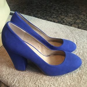 navy pumps size 9